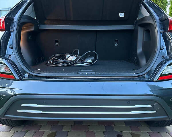 Сірий Хендай Kona, об'ємом двигуна 0 л та пробігом 66 тис. км за 16000 $, фото 12 на Automoto.ua