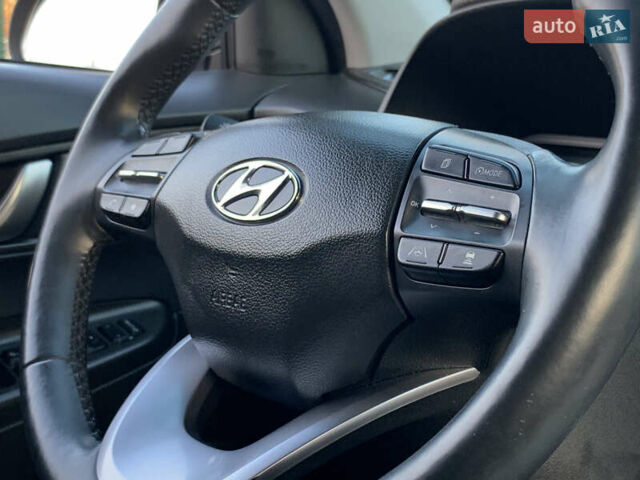 Серый Хендай Kona, объемом двигателя 0 л и пробегом 35 тыс. км за 17999 $, фото 45 на Automoto.ua