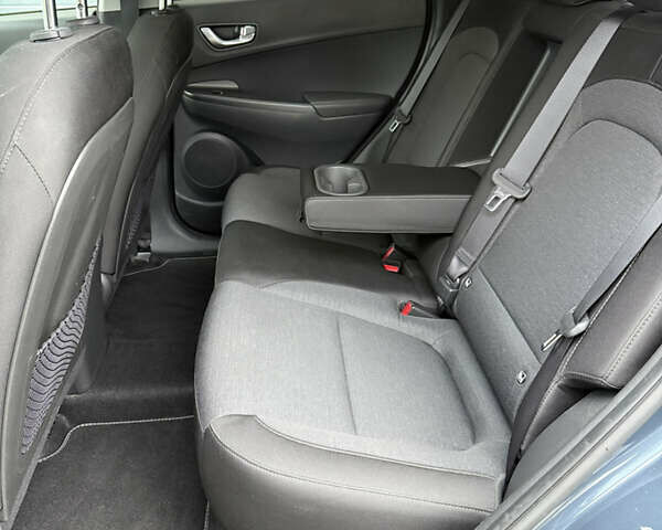 Серый Хендай Kona, объемом двигателя 0 л и пробегом 53 тыс. км за 17400 $, фото 31 на Automoto.ua