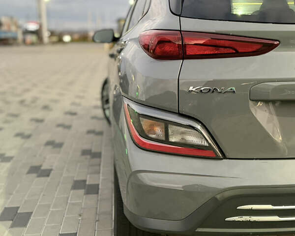 Серый Хендай Kona, объемом двигателя 0 л и пробегом 118 тыс. км за 18999 $, фото 5 на Automoto.ua