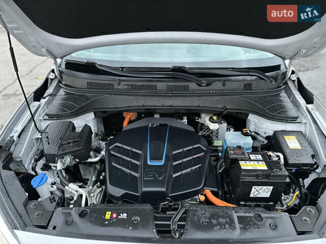 Сірий Хендай Kona, об'ємом двигуна 0 л та пробігом 57 тис. км за 17900 $, фото 10 на Automoto.ua