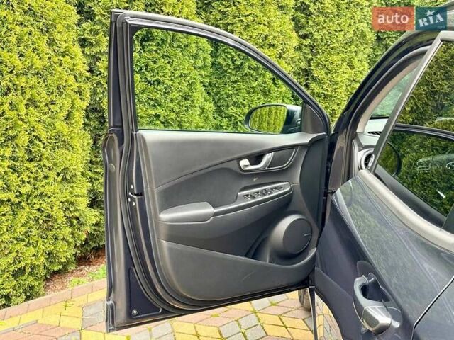 Серый Хендай Kona, объемом двигателя 0 л и пробегом 52 тыс. км за 17200 $, фото 14 на Automoto.ua