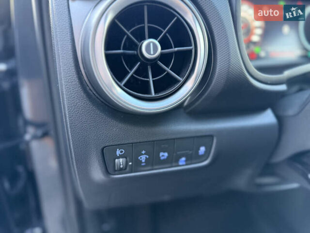 Серый Хендай Kona, объемом двигателя 0 л и пробегом 43 тыс. км за 16900 $, фото 27 на Automoto.ua