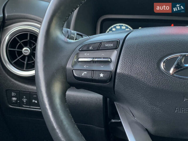 Серый Хендай Kona, объемом двигателя 0 л и пробегом 35 тыс. км за 17999 $, фото 50 на Automoto.ua