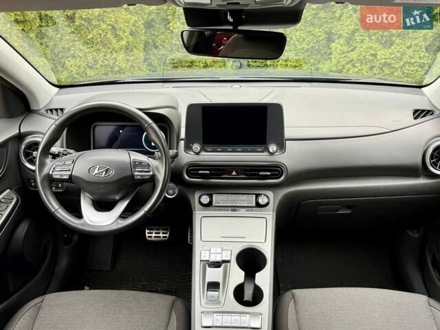Серый Хендай Kona, объемом двигателя 0 л и пробегом 24 тыс. км за 16800 $, фото 26 на Automoto.ua