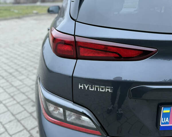 Серый Хендай Kona, объемом двигателя 0 л и пробегом 97 тыс. км за 16600 $, фото 8 на Automoto.ua