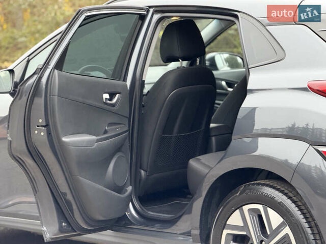 Сірий Хендай Kona, об'ємом двигуна 0 л та пробігом 59 тис. км за 16900 $, фото 22 на Automoto.ua