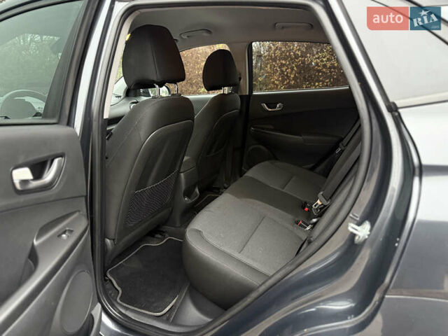 Сірий Хендай Kona, об'ємом двигуна 0 л та пробігом 59 тис. км за 16900 $, фото 31 на Automoto.ua