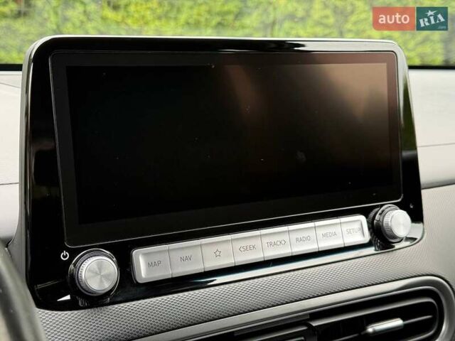 Серый Хендай Kona, объемом двигателя 0 л и пробегом 52 тыс. км за 17200 $, фото 32 на Automoto.ua