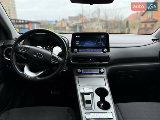 Серый Хендай Kona, объемом двигателя 0 л и пробегом 53 тыс. км за 17400 $, фото 8 на Automoto.ua