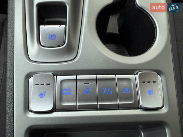 Серый Хендай Kona, объемом двигателя 0 л и пробегом 53 тыс. км за 17400 $, фото 26 на Automoto.ua