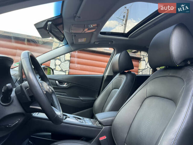 Серый Хендай Kona, объемом двигателя 0 л и пробегом 42 тыс. км за 23500 $, фото 20 на Automoto.ua