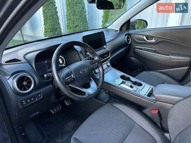 Сірий Хендай Kona, об'ємом двигуна 0 л та пробігом 66 тис. км за 16000 $, фото 8 на Automoto.ua