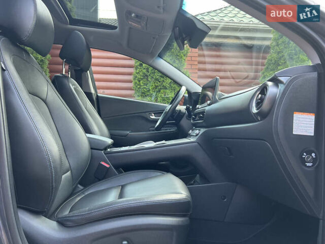 Серый Хендай Kona, объемом двигателя 0 л и пробегом 42 тыс. км за 23500 $, фото 27 на Automoto.ua