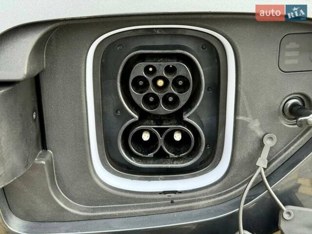 Серый Хендай Kona, объемом двигателя 0 л и пробегом 52 тыс. км за 17200 $, фото 39 на Automoto.ua