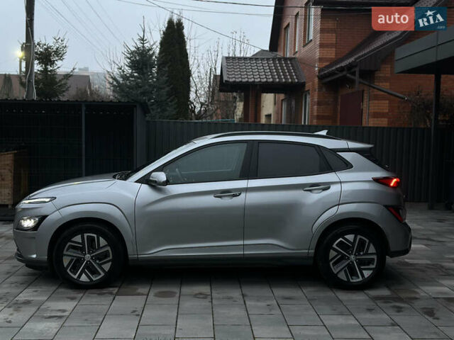 Сірий Хендай Kona, об'ємом двигуна 0 л та пробігом 57 тис. км за 17700 $, фото 3 на Automoto.ua