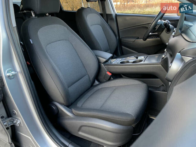 Серый Хендай Kona, объемом двигателя 0 л и пробегом 35 тыс. км за 17999 $, фото 39 на Automoto.ua