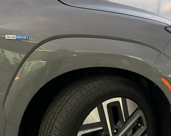 Серый Хендай Kona, объемом двигателя 0 л и пробегом 118 тыс. км за 18999 $, фото 2 на Automoto.ua