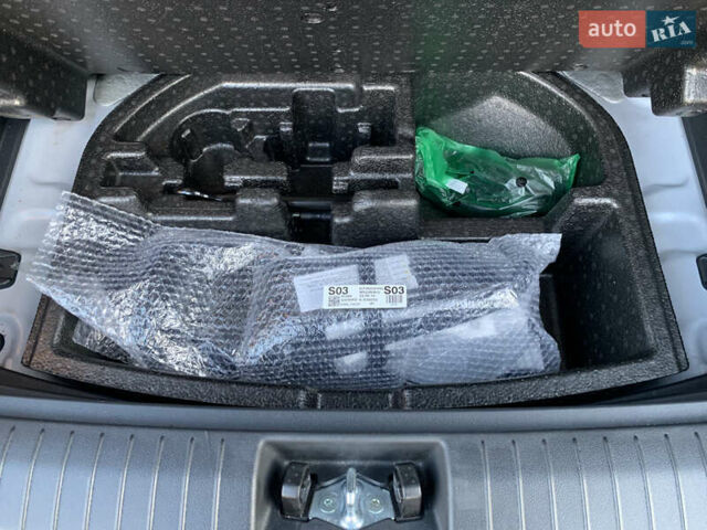 Серый Хендай Kona, объемом двигателя 0 л и пробегом 35 тыс. км за 17999 $, фото 32 на Automoto.ua