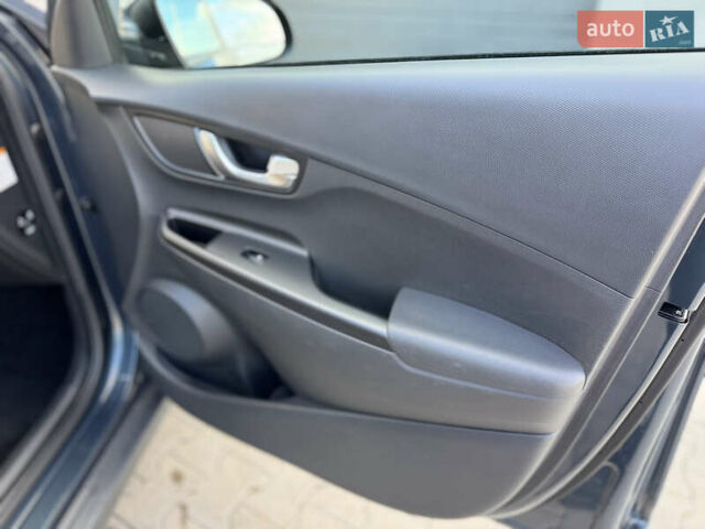 Серый Хендай Kona, объемом двигателя 0 л и пробегом 60 тыс. км за 19700 $, фото 37 на Automoto.ua