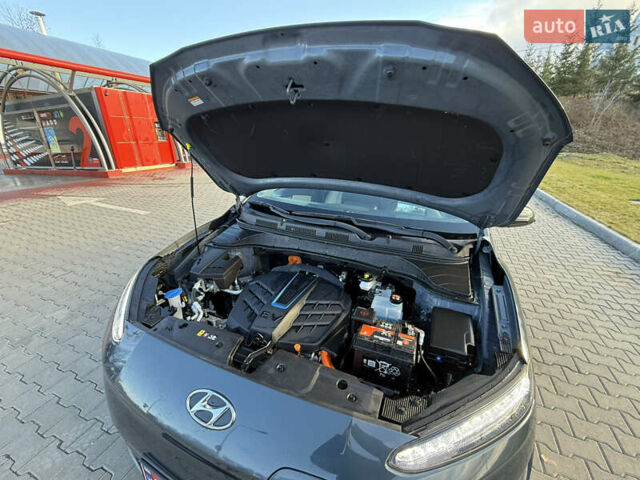 Сірий Хендай Kona, об'ємом двигуна 0 л та пробігом 63 тис. км за 22999 $, фото 14 на Automoto.ua