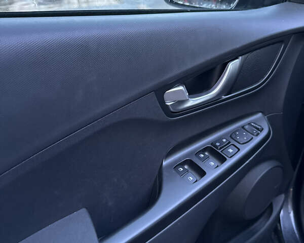 Сірий Хендай Kona, об'ємом двигуна 0 л та пробігом 38 тис. км за 20800 $, фото 16 на Automoto.ua