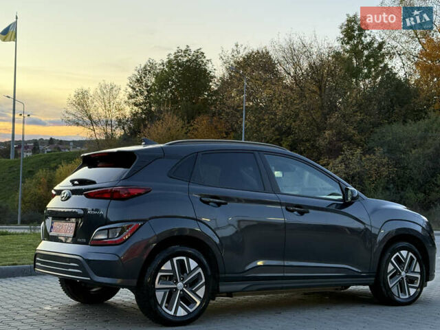 Серый Хендай Kona, объемом двигателя 0 л и пробегом 20 тыс. км за 16900 $, фото 4 на Automoto.ua