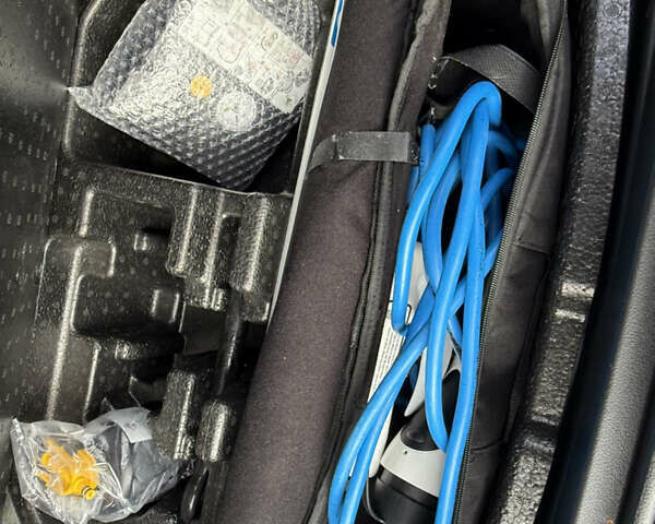 Сірий Хендай Kona, об'ємом двигуна 0 л та пробігом 50 тис. км за 16999 $, фото 12 на Automoto.ua