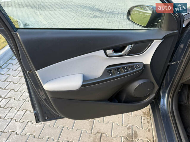 Сірий Хендай Kona, об'ємом двигуна 0 л та пробігом 63 тис. км за 22999 $, фото 15 на Automoto.ua