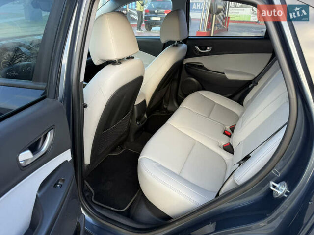 Сірий Хендай Kona, об'ємом двигуна 0 л та пробігом 63 тис. км за 22999 $, фото 18 на Automoto.ua