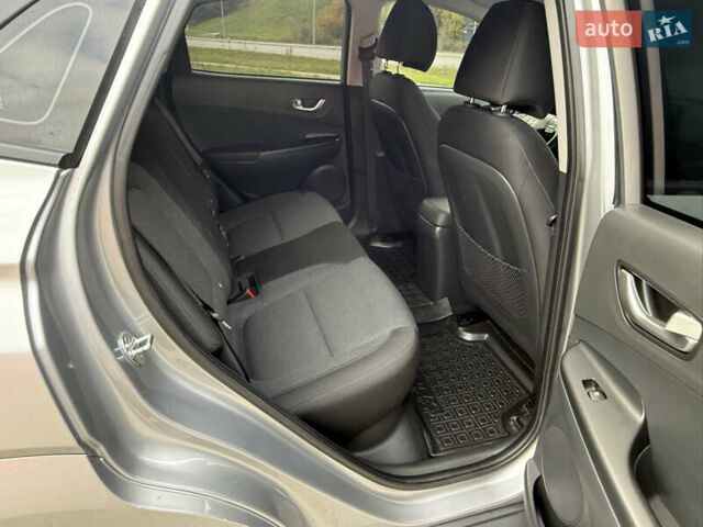 Сірий Хендай Kona, об'ємом двигуна 0 л та пробігом 50 тис. км за 16999 $, фото 10 на Automoto.ua