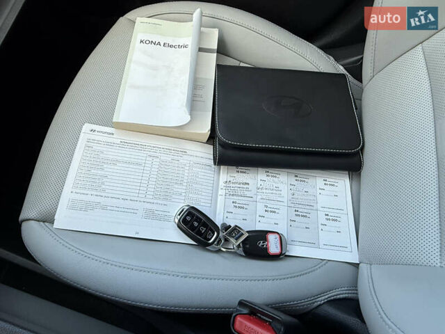 Сірий Хендай Kona, об'ємом двигуна 0 л та пробігом 63 тис. км за 22999 $, фото 33 на Automoto.ua