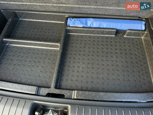 Сірий Хендай Kona, об'ємом двигуна 0 л та пробігом 63 тис. км за 22999 $, фото 22 на Automoto.ua