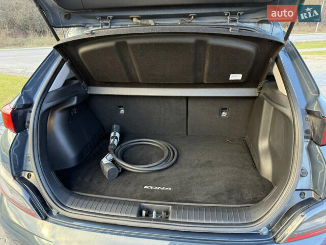 Сірий Хендай Kona, об'ємом двигуна 0 л та пробігом 63 тис. км за 22999 $, фото 20 на Automoto.ua
