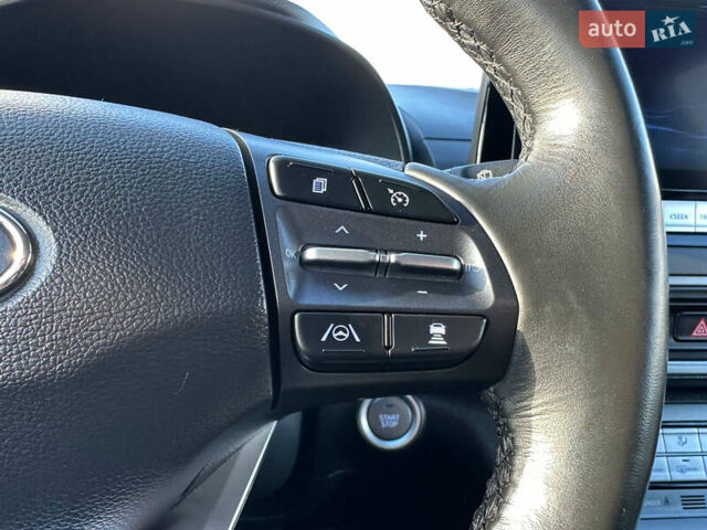 Сірий Хендай Kona, об'ємом двигуна 0 л та пробігом 25 тис. км за 21200 $, фото 13 на Automoto.ua