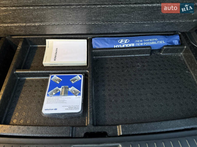 Серый Хендай Kona, объемом двигателя 0 л и пробегом 20 тыс. км за 16900 $, фото 12 на Automoto.ua