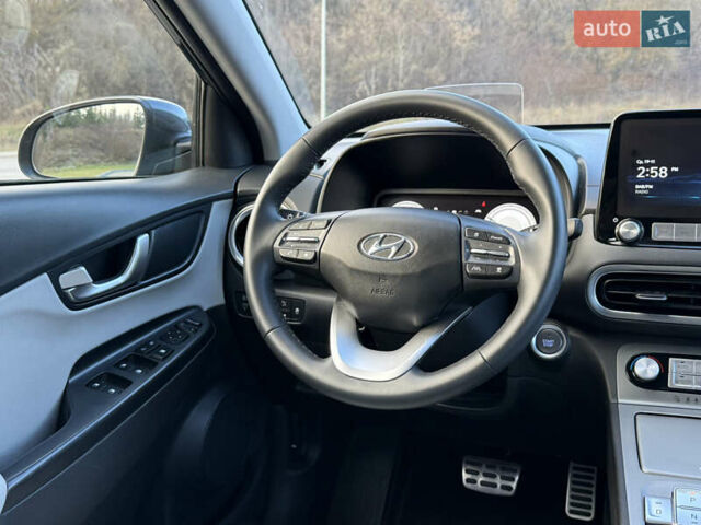 Сірий Хендай Kona, об'ємом двигуна 0 л та пробігом 63 тис. км за 22999 $, фото 2 на Automoto.ua