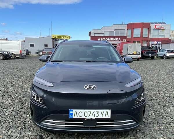 Сірий Хендай Kona, об'ємом двигуна 0 л та пробігом 9 тис. км за 26999 $, фото 4 на Automoto.ua