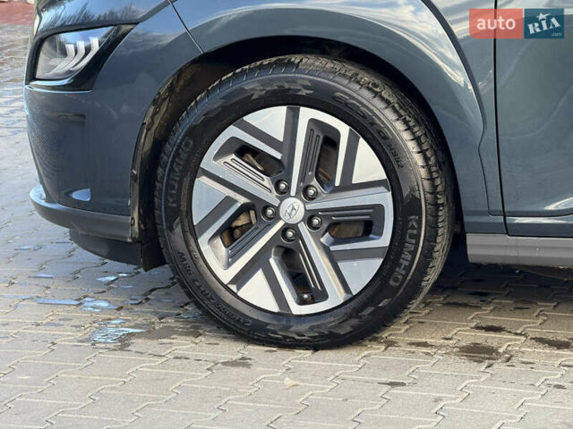 Сірий Хендай Kona, об'ємом двигуна 0 л та пробігом 63 тис. км за 22999 $, фото 12 на Automoto.ua