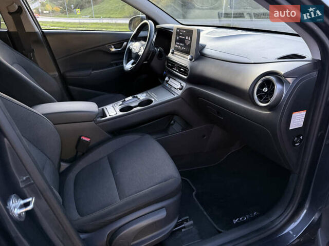 Серый Хендай Kona, объемом двигателя 0 л и пробегом 20 тыс. км за 16900 $, фото 18 на Automoto.ua