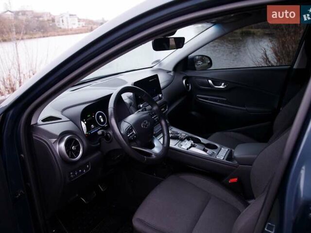 Серый Хендай Kona, объемом двигателя 0 л и пробегом 47 тыс. км за 17950 $, фото 62 на Automoto.ua