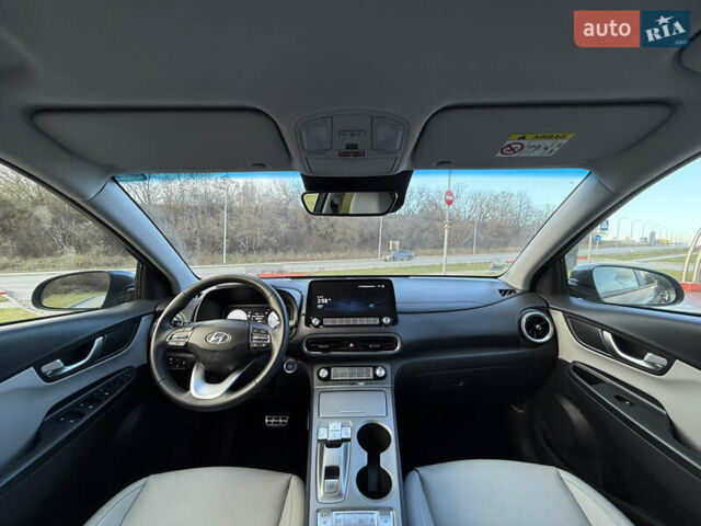 Сірий Хендай Kona, об'ємом двигуна 0 л та пробігом 63 тис. км за 22999 $, фото 3 на Automoto.ua