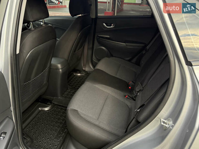 Сірий Хендай Kona, об'ємом двигуна 0 л та пробігом 50 тис. км за 16999 $, фото 8 на Automoto.ua