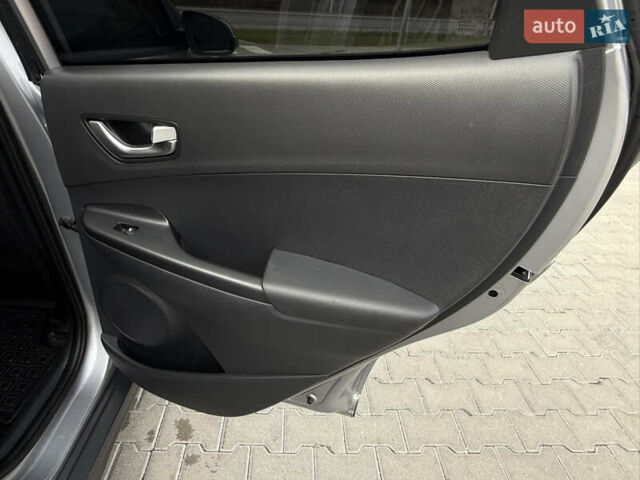 Сірий Хендай Kona, об'ємом двигуна 0 л та пробігом 50 тис. км за 16999 $, фото 11 на Automoto.ua