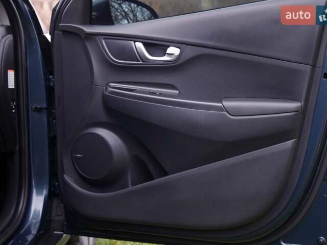 Серый Хендай Kona, объемом двигателя 0 л и пробегом 47 тыс. км за 17950 $, фото 67 на Automoto.ua