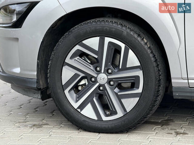 Сірий Хендай Kona, об'ємом двигуна 0 л та пробігом 50 тис. км за 16999 $, фото 17 на Automoto.ua