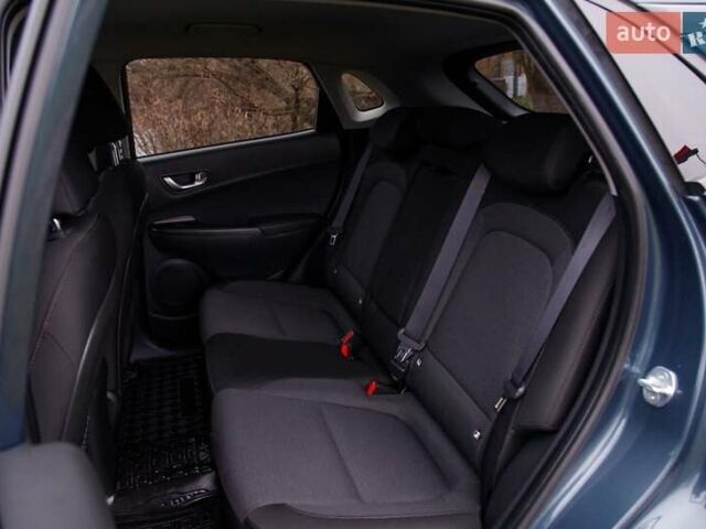 Серый Хендай Kona, объемом двигателя 0 л и пробегом 47 тыс. км за 17950 $, фото 77 на Automoto.ua