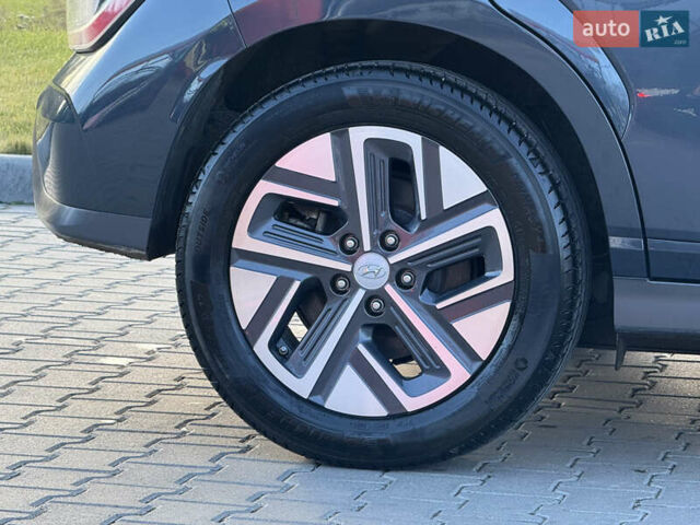 Сірий Хендай Kona, об'ємом двигуна 0 л та пробігом 63 тис. км за 22999 $, фото 11 на Automoto.ua