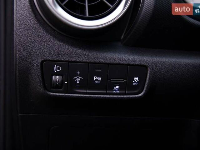 Серый Хендай Kona, объемом двигателя 0 л и пробегом 47 тыс. км за 17950 $, фото 50 на Automoto.ua