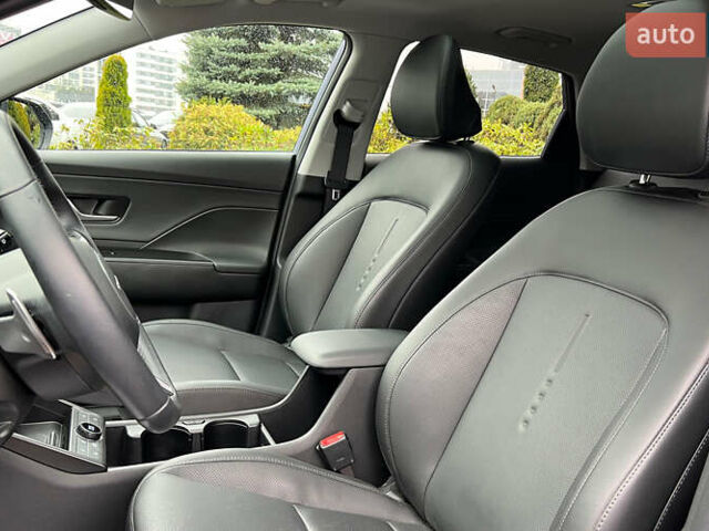 Сірий Хендай Kona, об'ємом двигуна 0 л та пробігом 3 тис. км за 27500 $, фото 8 на Automoto.ua